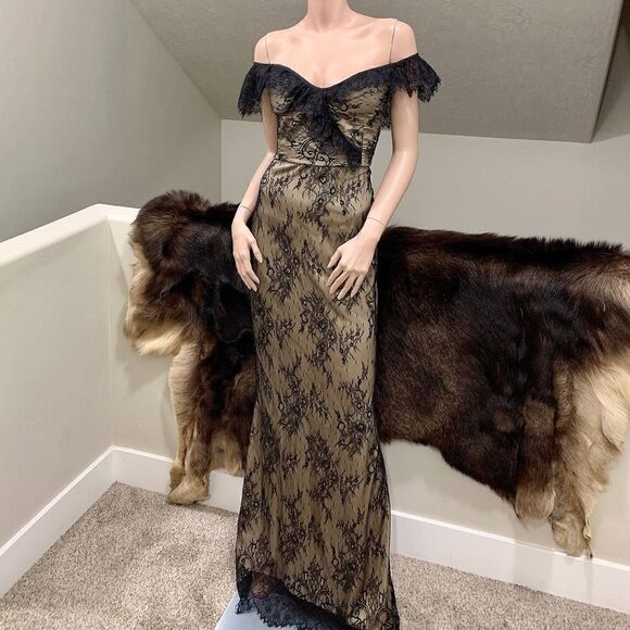 Sexy & Elegant Off-the shoulder Floral Lace Dress - Picture 3 of 13